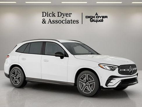Used 2026 Mercedes-Benz GLC 300 image 3