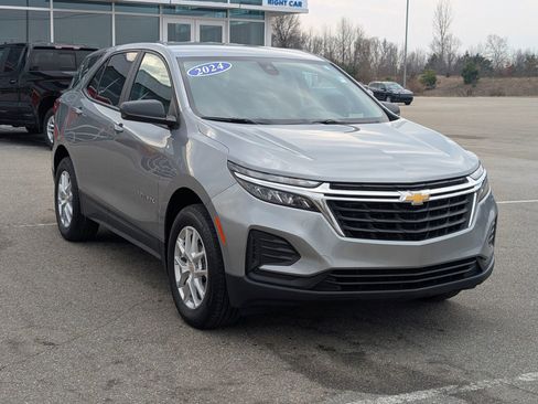 Used 2024 Chevrolet Equinox LS w/ LS Convenience Package AWD/4WD image 3