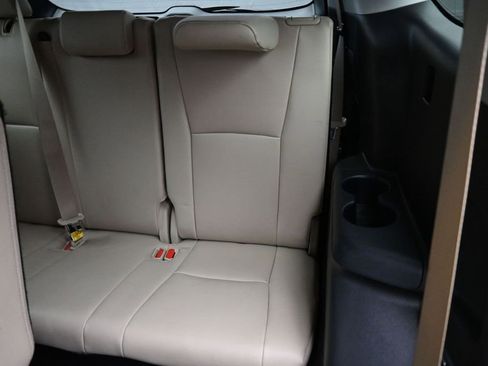 Used 2023 Toyota Highlander XLE AWD/4WD image 22