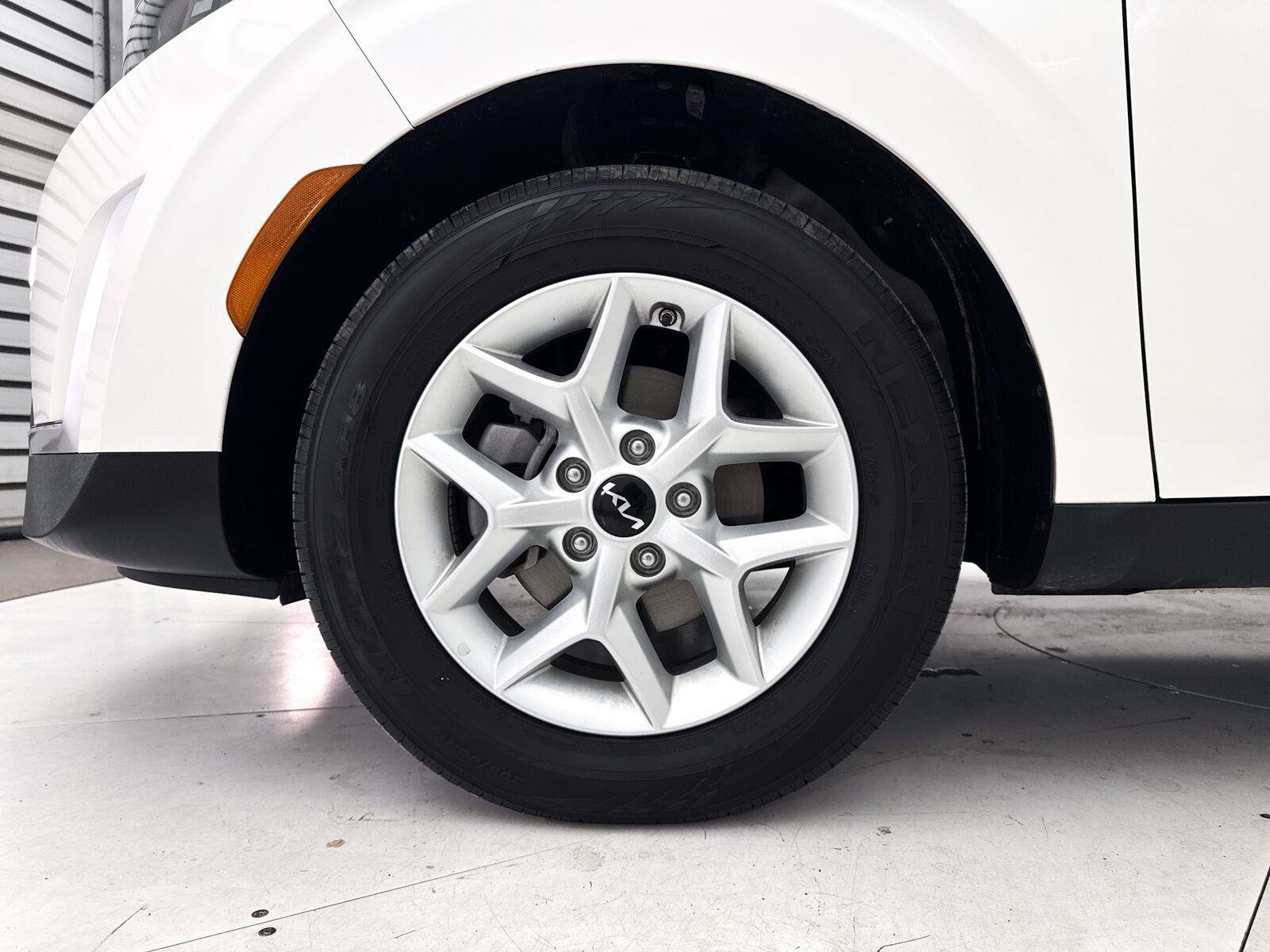 Used 2025 Kia Soul LX w/ LX Technology Package FWD image 14