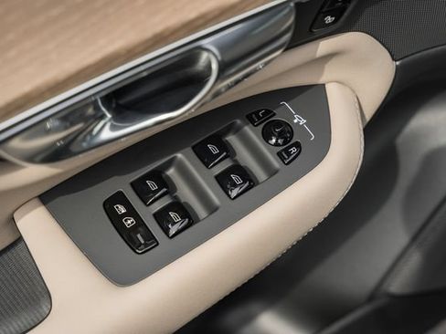 New 2026 Volvo XC90 B6 Plus w/ Protection Package Premier AWD/4WD image 41