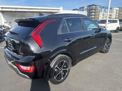 Used 2023 Kia Niro SX image 6