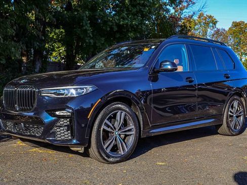 Used 2022 BMW X7 xDrive40i w/ M Sport Package image 3