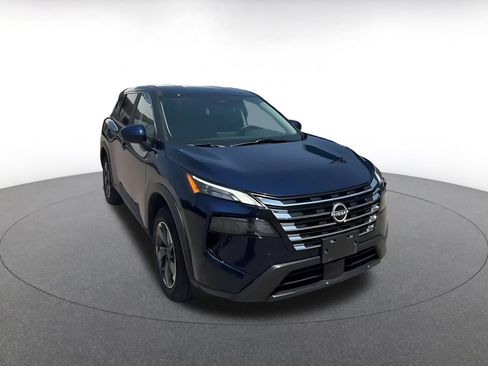 Used 2026 Nissan Rogue SV FWD image 3