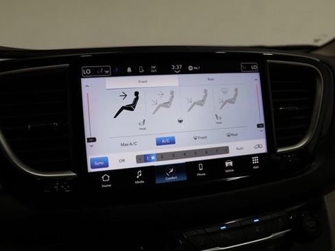 Used 2024 Chrysler Pacifica Touring-L FWD image 26