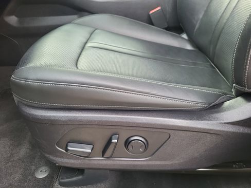 Used 2024 Kia Sorento S image 8