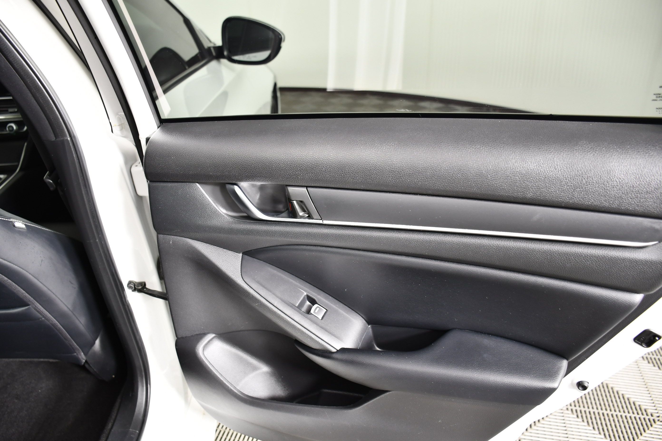 Used 2018 Honda Accord Sport image 39