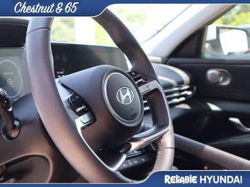 Certified 2025 Hyundai Elantra SEL FWD image 25
