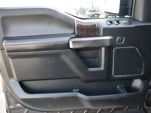 Used 2015 Ford F150 Platinum w/ Equipment Group 701A Luxury image 35