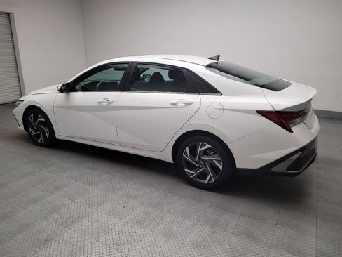 Used 2025 Hyundai Elantra SEL FWD image 3