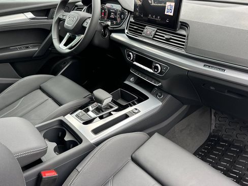 Used 2025 Audi Q5 2.0T Premium w/ Convenience Plus Package AWD/4WD image 15