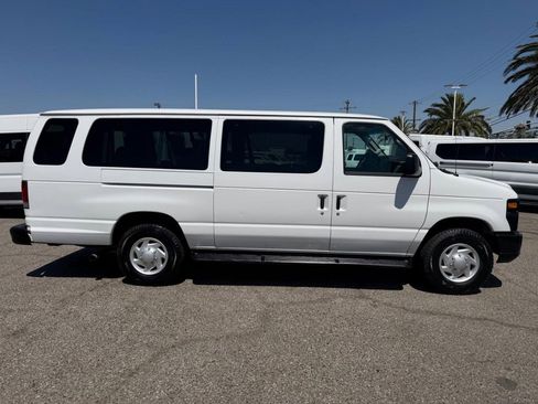 Used 2009 Ford E-350 and Econoline 350 Extended Wagon Super Duty RWD image 4