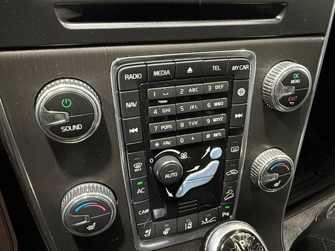 Used 2015 Volvo V60 T5 Cross Country Platinum w/ Protection Package image 32