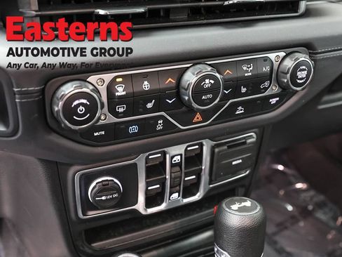 Used 2025 Jeep Wrangler Unlimited Sahara AWD/4WD image 20