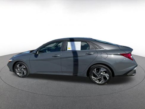 Used 2025 Hyundai Elantra SEL image 8