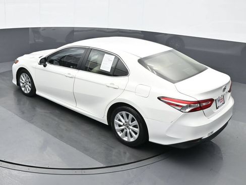 Used 2018 Toyota Camry LE FWD image 20