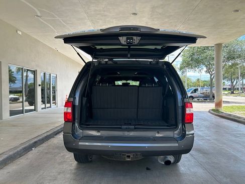 Used 2017 Ford Expedition XLT w/ Equipment Group 202A RWD image 24