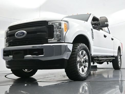 Used 2017 Ford F250 XL w/ Power Equipment Group AWD/4WD image 44