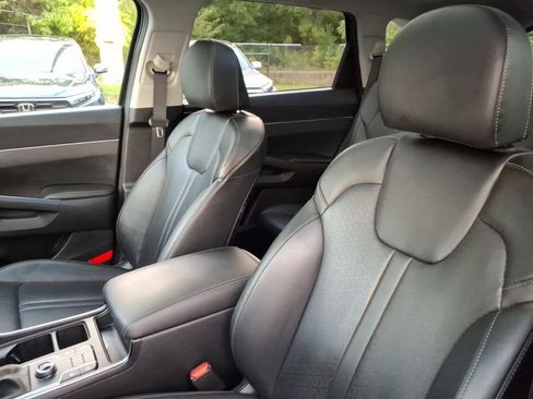 Used 2023 Kia Sorento S w/ Panoramic Sunroof Package FWD image 9