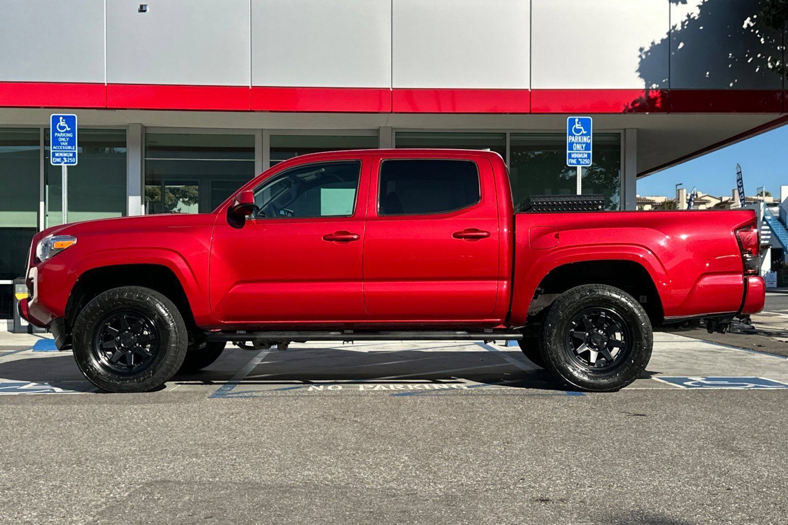 Used 2023 Toyota Tacoma SR AWD/4WD image 7
