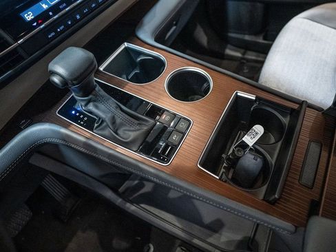 Used 2024 Toyota Sienna LE image 17