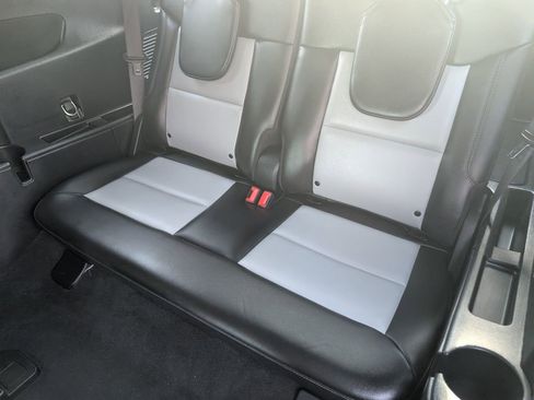 Used 2022 Ford Explorer XLT w/ Equipment Group 202A image 11