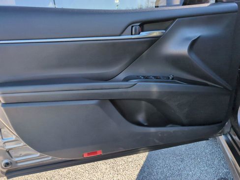 Used 2020 Toyota Camry SE image 12