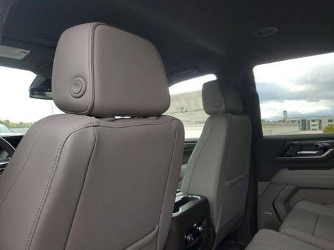 New 2026 GMC Yukon Elevation image 8