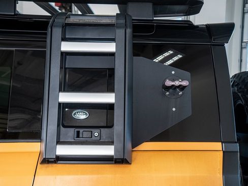 Used 2022 Land Rover Defender 110 X-Dynamic SE image 25