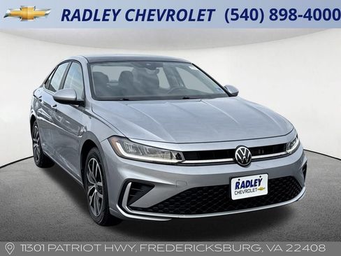 Used 2025 Volkswagen Jetta SE image 21