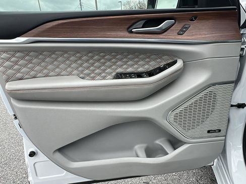 Used 2022 Jeep Grand Cherokee Summit w/ Adv Protech Group IV image 23