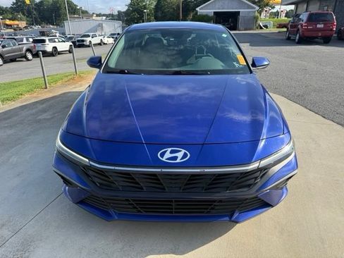 Used 2024 Hyundai Elantra SEL FWD image 3
