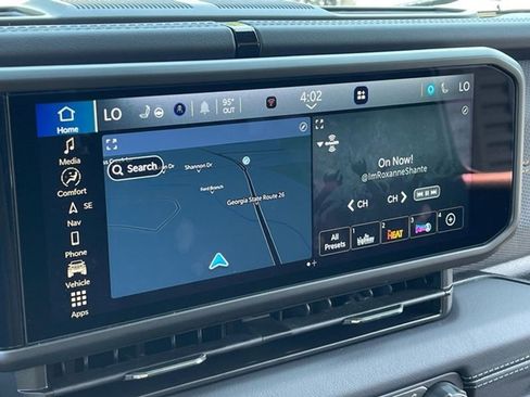 Used 2024 Jeep Gladiator Mojave w/ Technology Group image 20