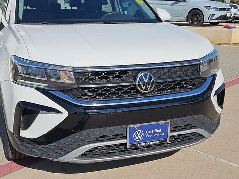 Used 2023 Volkswagen Taos SE w/ Panoramic Sunroof Package FWD image 10