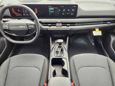 New 2025 Kia K4 LX image 18