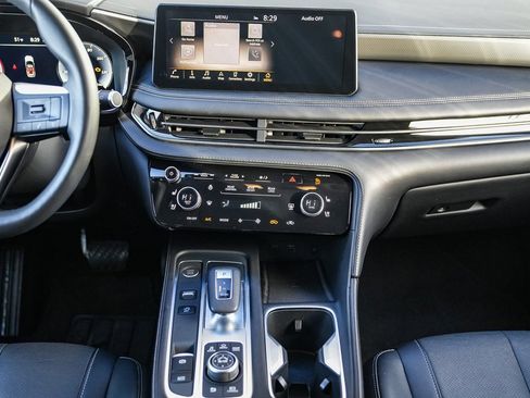 Certified 2025 INFINITI QX60 Luxe image 12