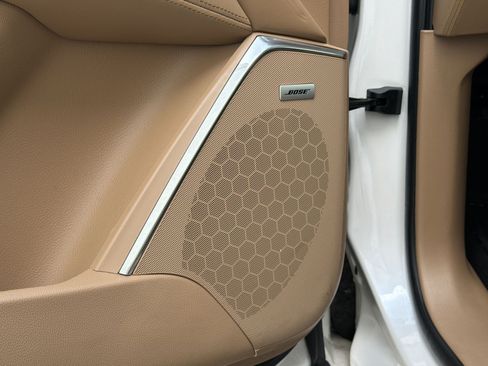 Used 2018 Cadillac Escalade Platinum AWD/4WD image 32
