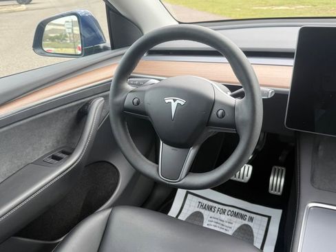 Used 2023 Tesla Model Y Performance image 9