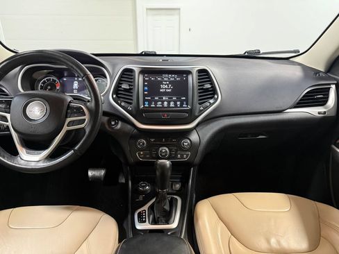 Used 2017 Jeep Cherokee Limited AWD/4WD image 17