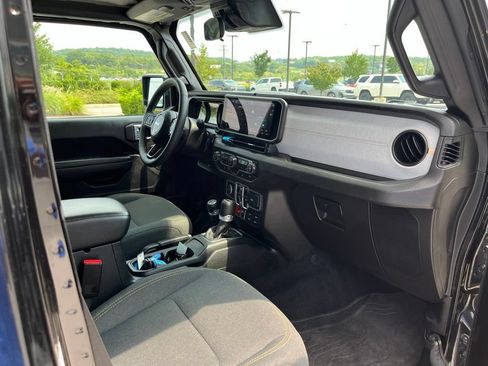 Used 2025 Jeep Wrangler Unlimited Sport AWD/4WD image 27