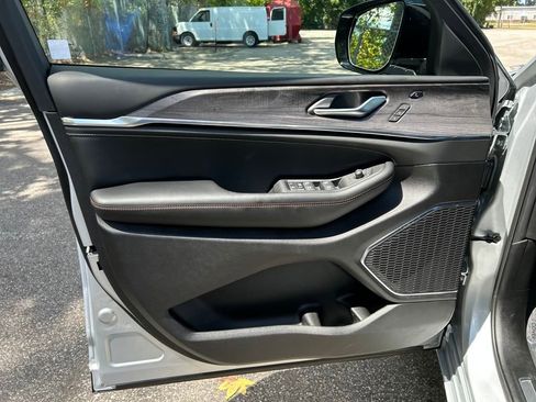 Used 2025 Jeep Grand Cherokee L Overland w/ Advanced Protech Group III image 12