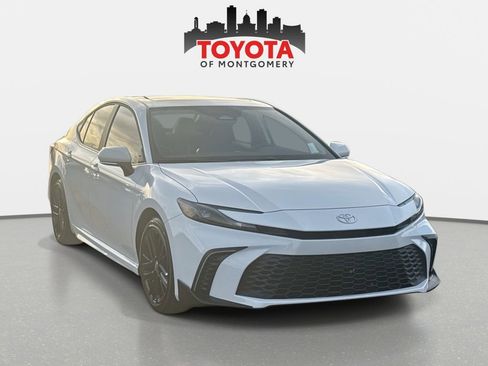 Used 2026 Toyota Camry SE image 4