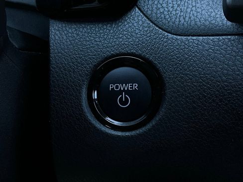 Used 2025 Toyota Camry SE image 28