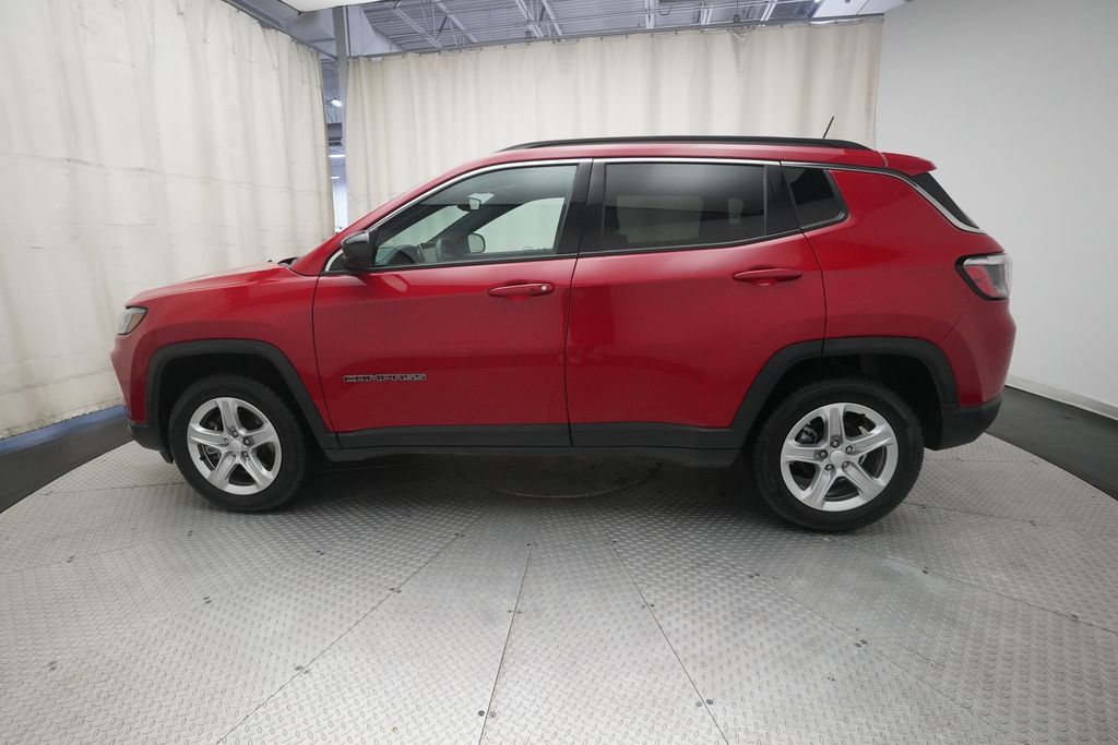Used 2024 Jeep Compass Latitude AWD/4WD image 23