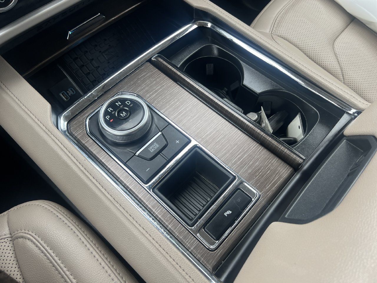 Used 2024 Ford Expedition Limited RWD image 13