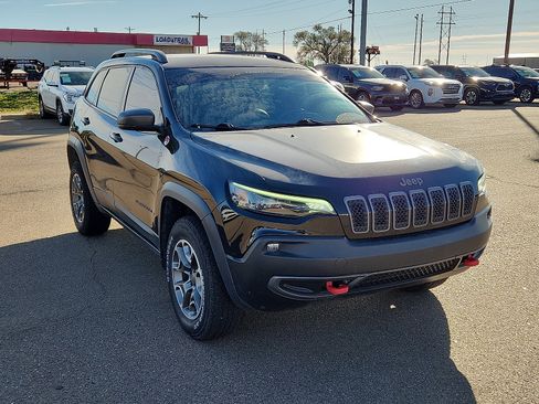 Used 2020 Jeep Cherokee Trailhawk image 6