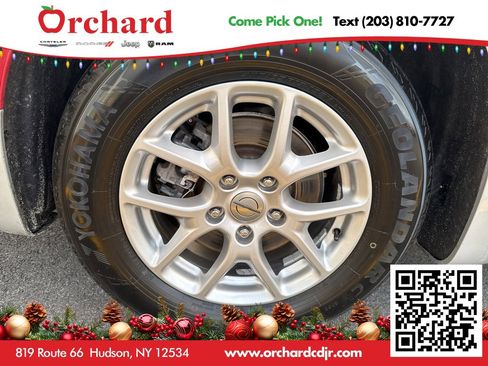 Used 2023 Chrysler Pacifica Touring image 12