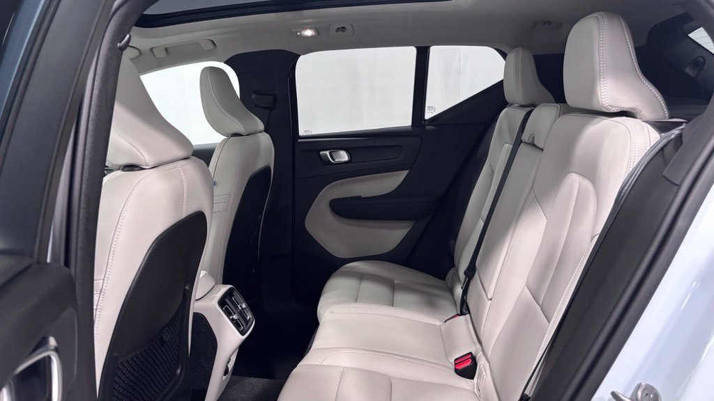 Certified 2026 Volvo XC40 B5 Plus AWD/4WD image 22