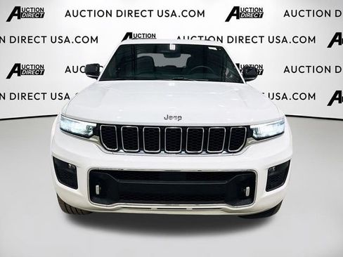 Used 2023 Jeep Grand Cherokee Overland AWD/4WD image 3