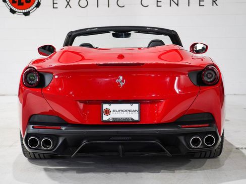 Used 2019 Ferrari Portofino image 3
